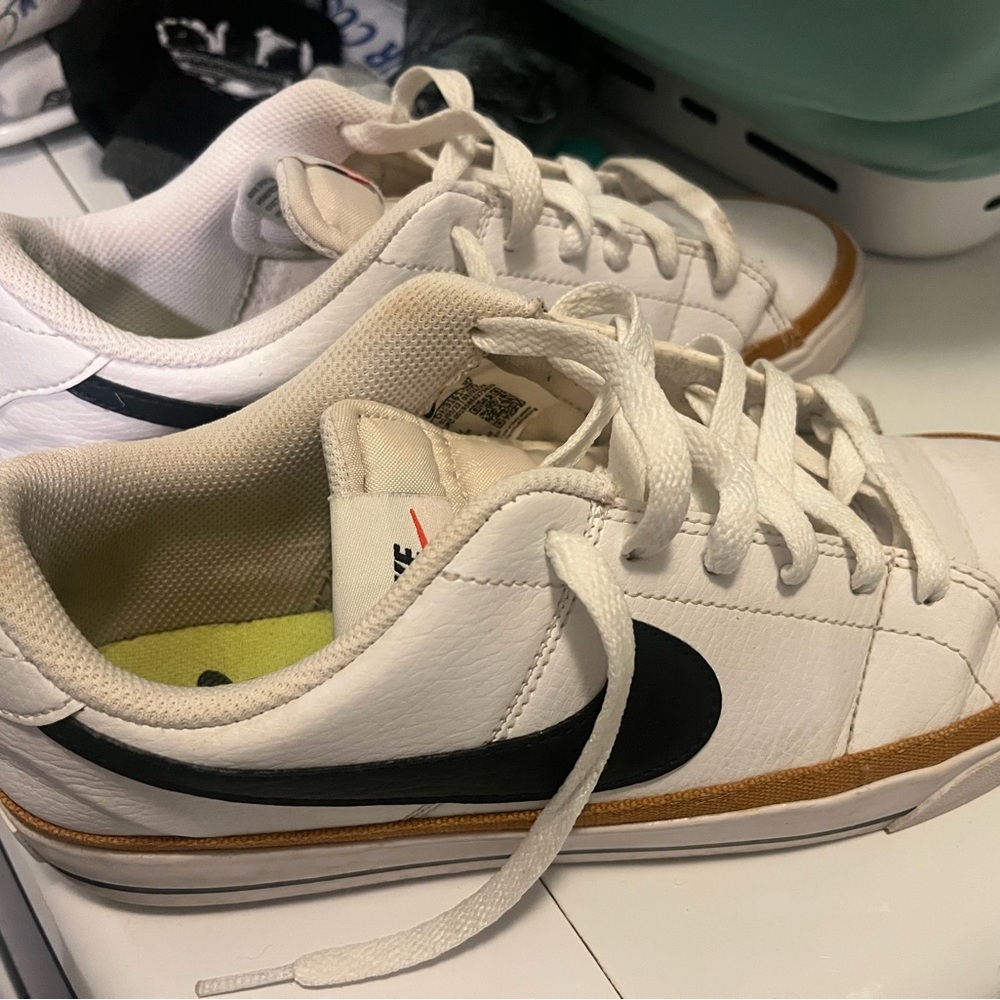 Nike Legacy Court sneakers